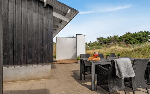 Annrike - 400M from the Sea: Huis, Huis, Deur, Dak, Verblijf, Landgoed, Tuin, Schaduw, Siding, Werf