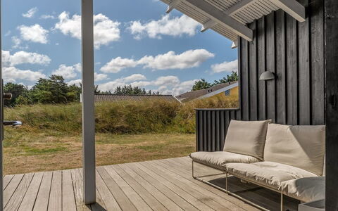 Annrike - 400M from the Sea: Huis, Huis, Deur, Dak, Verblijf, Landgoed, Tuin, Schaduw, Siding, Werf