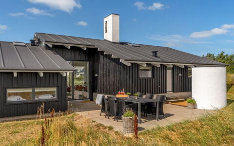 Annrike - 400M from the Sea: Huis, Huis, Deur, Dak, Verblijf, Landgoed, Tuin, Schaduw, Siding, Werf