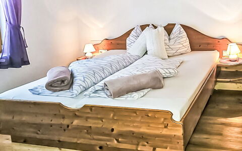 Finkenberg 900: Meubilair, Bed, Interieur Ontwerp, Slaapkamer, Hout, Flooring, Verdieping, Bedding, Laken, Kamer
