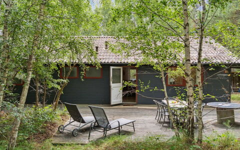 Clementine - 1.2Km from the Sea: Hout, Dak, Architectuur, Huis, Huis, Verblijf, Siding, Hardwood, Helling, Landgoed