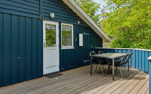 Ejnarine - 300M from the Sea: Hout, Dak, Architectuur, Huis, Huis, Verblijf, Siding, Hardwood, Helling, Landgoed