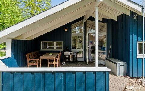 Ejnarine - 300M from the Sea: Hout, Dak, Architectuur, Huis, Huis, Verblijf, Siding, Hardwood, Helling, Landgoed
