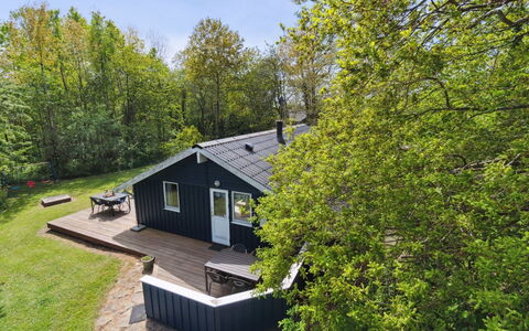 Ejnarine - 300M from the Sea: Hout, Dak, Architectuur, Huis, Huis, Verblijf, Siding, Hardwood, Helling, Landgoed