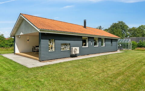 Geske - 3.2Km from the Sea: Hout, Dak, Architectuur, Huis, Huis, Verblijf, Siding, Hardwood, Helling, Landgoed