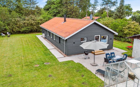 Geske - 3.2Km from the Sea: Hout, Dak, Architectuur, Huis, Huis, Verblijf, Siding, Hardwood, Helling, Landgoed