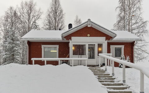 Käpälämäki: Meubilair, Stoel, Buitenmeubels, Tafel, Hout, Buitentafel, Keuken En Eettafel, Schaduw, Tuin, Paraplu