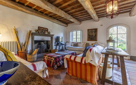 La Casa Dei Limoni, Camaiore, Pet Friendly, Wifi: Eigendom, Fotolijst, Venster, Tafel, Gebouw, Hout, Interieur Ontwerp, Verdieping, Flooring, Straal