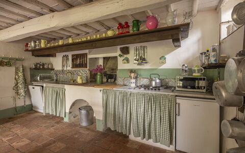 La Casa Dei Limoni, Camaiore, Pet Friendly, Wifi: Keuken, Meubilair, Hout, Flooring, Interieur Ontwerp, Countertop, Toestel Van De Keuken, Huis, Cabinetry, Verdieping