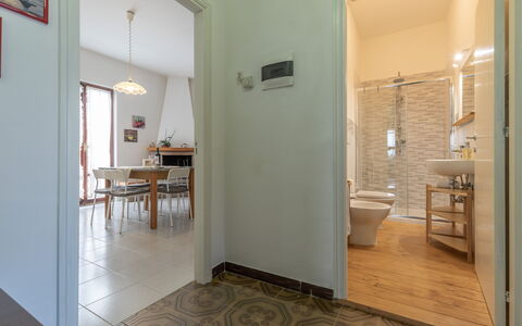 Il Colle Sul Mare Holiday Home: Eigendom, Interieur Ontwerp, Hout, Flooring, Verdieping, Gebouw, Deur, Loodgieterswerkinrichting, Comfort