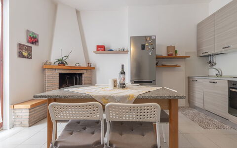 Il Colle Sul Mare Holiday Home: Cabinetry, Meubilair, Eigendom, Tafel, Stoel, Hout, Countertop, Verlichting, Interieur Ontwerp, Keuken