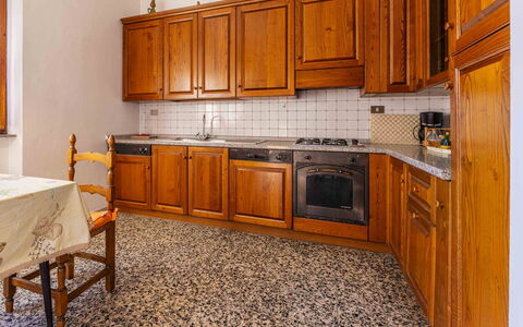 Casa Vacanza Mais - Camaiore, Toscana: Cabinetry, Countertop, Meubilair, Eigendom, Gebouw, Keuken, Lade, Toestel Van De Keuken, Hout, Huishoudapparatuur