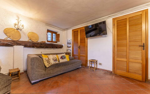 Casale Il Farro - Camaiore, Toscana: Eigendom, Meubilair, Fabriek, Hout, Verlichting, Oranje, Interieur Ontwerp, Gebouw, Comfort, Huis