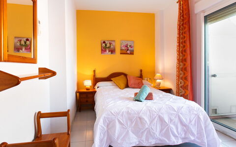San Luis Playa: Meubilair, Interieur Ontwerp, Verdieping, Slaapkamer, Flooring, Hout, Bed, Kamer, Plafond, Appartement