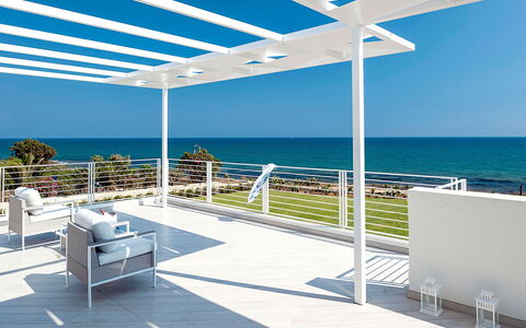 Casa Mareblu - Marina Di Modica, Sicilia: Water, Lucht, Eigendom, Blauw, Azure, Schaduw, Buitenmeubels, Rechthoek, Architectuur, Hout