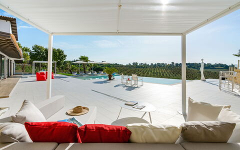 Villa Agrigenta - Ribera, Sicilia: Lucht, Eigendom, Schaduw, Buitenmeubels, Gebouw, Ligstoel, Woongebied, Woonkamer, Comfort, Zwembad