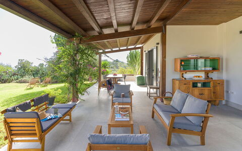 Casa Bianca - Noto, Sicilia: Fabriek, Groen, Veranda, Hout, Schaduw, Boom, Gebouw, Woonkamer, Verblijf, Hardwood