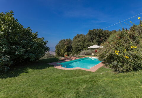 Villa Belvedere: Lucht, Fabriek, Water, Natuurlijk Landschap, Boom, Land Lot, Zwembad, Schaduw, Gras, Landschap