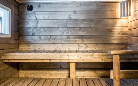 Kianta: Buitenmeubels, Struik, Huis, Buitentafel, Meubilair, Huis, Tuin, Gazon, Backyard, Landgoed