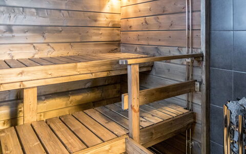 Kianta: Buitenmeubels, Struik, Huis, Buitentafel, Meubilair, Huis, Tuin, Gazon, Backyard, Landgoed
