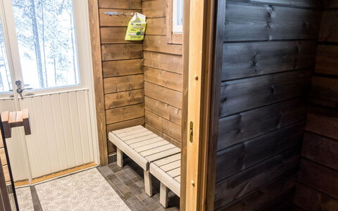 Kianta: Buitenmeubels, Struik, Huis, Buitentafel, Meubilair, Huis, Tuin, Gazon, Backyard, Landgoed