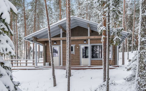 Kianta: Buitenmeubels, Struik, Huis, Buitentafel, Meubilair, Huis, Tuin, Gazon, Backyard, Landgoed