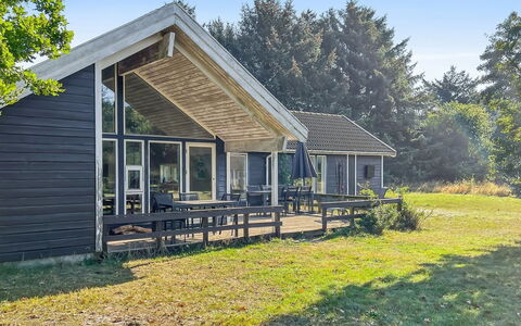 Fredrike - 500M from the Sea: Hout, Huis, Veranda, Dek, Hardwood, Dak, Beits, Houten Vloer, Eco Hotel