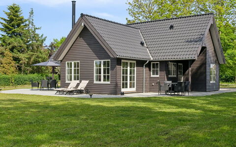 Emmalina - 1.3Km from the Sea: Huis, Huis, Deur, Dak, Verblijf, Landgoed, Tuin, Schaduw, Siding, Werf