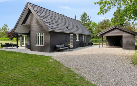 Emmalina - 1.3Km from the Sea: Huis, Huis, Deur, Dak, Verblijf, Landgoed, Tuin, Schaduw, Siding, Werf