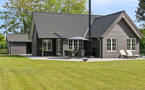 Emmalina - 1.3Km from the Sea: Huis, Huis, Deur, Dak, Verblijf, Landgoed, Tuin, Schaduw, Siding, Werf