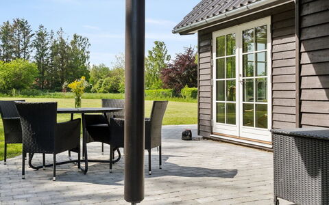 Emmalina - 1.3Km from the Sea: Huis, Huis, Deur, Dak, Verblijf, Landgoed, Tuin, Schaduw, Siding, Werf