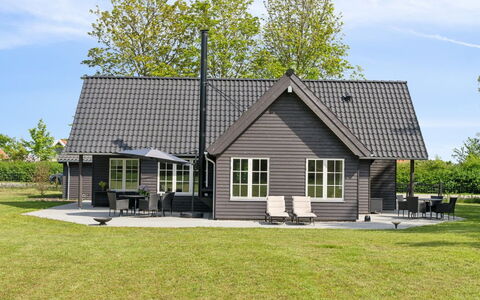 Emmalina - 1.3Km from the Sea: Huis, Huis, Deur, Dak, Verblijf, Landgoed, Tuin, Schaduw, Siding, Werf