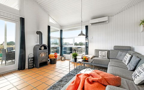 Josef - 950M from the Sea: Dak, Huis, Huis, Verblijf, Deur, Siding, Dek, Veranda, Plank, Hardwood
