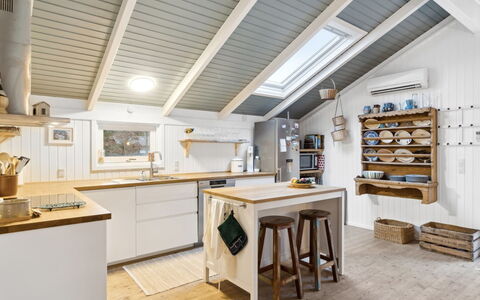 Pauliina - 500M from the Sea: Hout, Huis, Veranda, Dek, Hardwood, Dak, Beits, Houten Vloer, Eco Hotel
