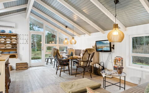 Pauliina - 500M from the Sea: Hout, Huis, Veranda, Dek, Hardwood, Dak, Beits, Houten Vloer, Eco Hotel