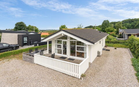 Liutulf - 40M from the Sea: Blauw, Struik, Verblijf, Groundcover, Tuin, Landgoed, Schaduw, Landscaping, Boerderij, Eco Hotel