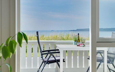Liutulf - 40M from the Sea: Blauw, Struik, Verblijf, Groundcover, Tuin, Landgoed, Schaduw, Landscaping, Boerderij, Eco Hotel