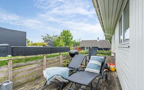 Liutulf - 40M from the Sea: Blauw, Struik, Verblijf, Groundcover, Tuin, Landgoed, Schaduw, Landscaping, Boerderij, Eco Hotel