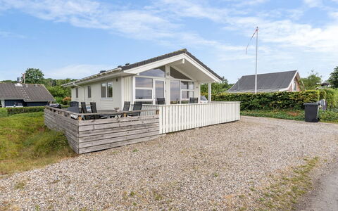 Liutulf - 40M from the Sea: Blauw, Struik, Verblijf, Groundcover, Tuin, Landgoed, Schaduw, Landscaping, Boerderij, Eco Hotel