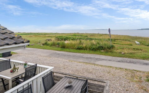 Liutulf - 40M from the Sea: Blauw, Struik, Verblijf, Groundcover, Tuin, Landgoed, Schaduw, Landscaping, Boerderij, Eco Hotel