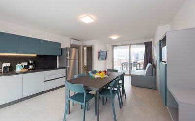 Nashira 636.2: Interieur Ontwerp, Flooring, Meubilair, Verdieping, Keuken, Countertop, Plafond, Appartement, Stoel, Keuken En Eettafel