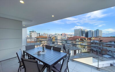 Nashira 636.3: Meubilair, Stoel, Tafel, Appartement, Buitenmeubels, Balkon, Keuken En Eettafel, Condominium, Schaduw, Patio