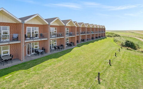 Kulben: Blauw, Struik, Verblijf, Groundcover, Tuin, Landgoed, Schaduw, Landscaping, Boerderij, Eco Hotel