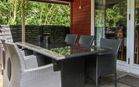 Aage: Gras, Hout, Landelijk Gebied, Struik, Verblijf, Dak, Plain, Land Lot, Huis, Groundcover