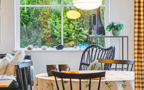 Frodde - 5Km from the Sea: Meubilair, Interieur Ontwerp, Hout, Geel, Tafel, Stoel, Verlichting, Eetkamer, Lichte Inrichting, Keuken En Eettafel