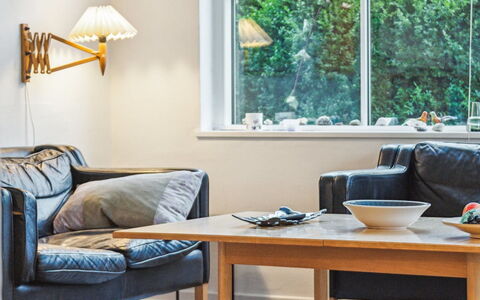 Frodde - 5Km from the Sea: Meubilair, Interieur Ontwerp, Flooring, Verdieping, Hout, Bankstel, Woonkamer, Tafel, Verlichting, Kamer