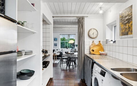 Frodde - 5Km from the Sea: Interieur Ontwerp, Keuken, Meubilair, Major Appliance, Flooring, Toestel Van De Keuken, Countertop, Huishoudapparatuur, Plafond, Verdieping