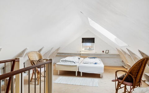 Frodde - 5Km from the Sea: Hout, Interieur Ontwerp, Meubilair, Flooring, Plafond, Verdieping, Slaapkamer, Zolder, Bed, Kamer