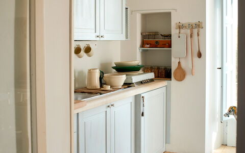 Masseria Lamacerase: Cabinetry, Keuken, Hout, Toestel Van De Keuken, Stellingen, Countertop, Verdieping, Flooring, Huishoudapparatuur, Major Appliance