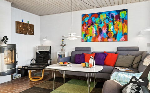 Leny - 900M from the Sea: Meubilair, Interieur Ontwerp, Flooring, Bankstel, Muur, Verdieping, Woonkamer, Verlichting, Kamer, Huis